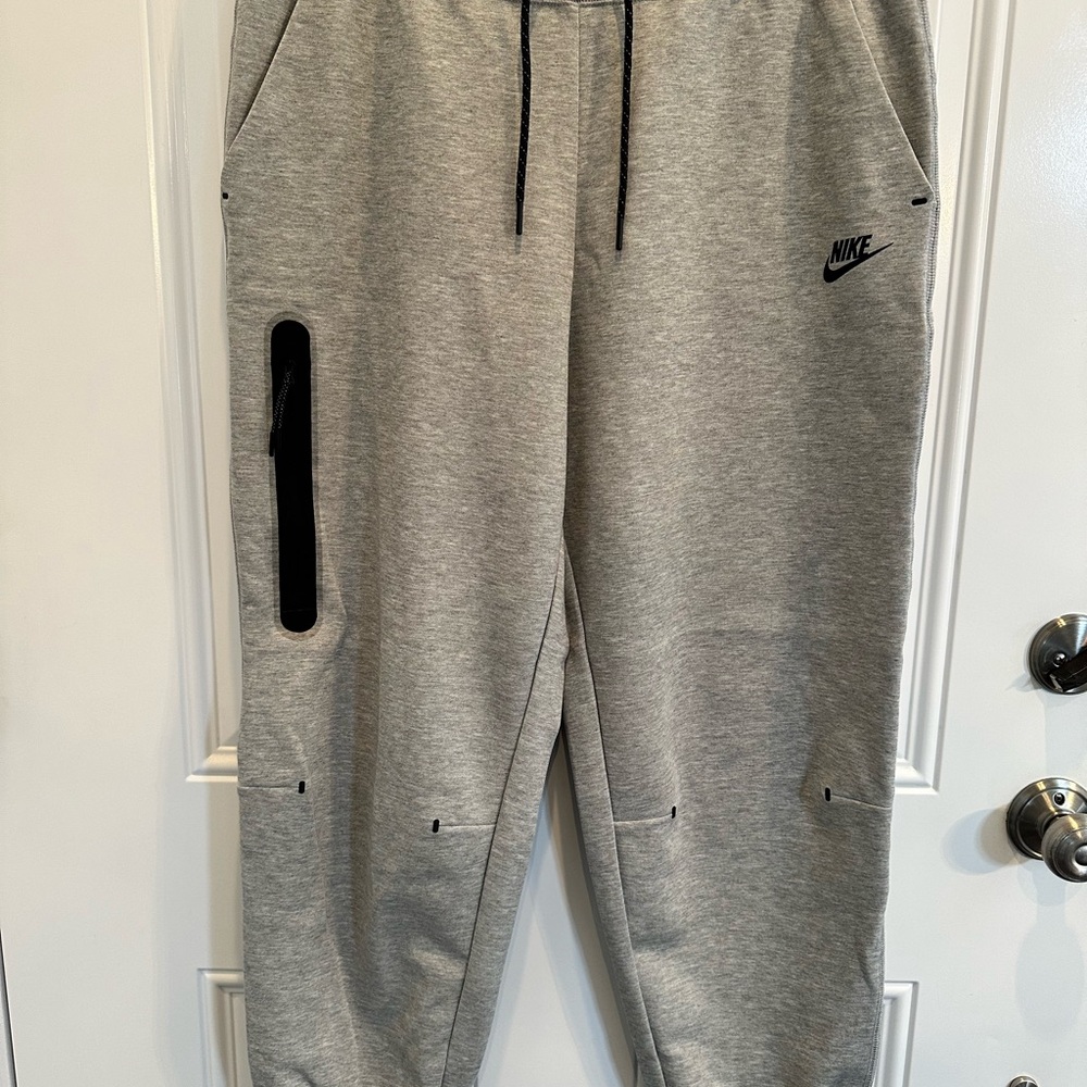 Nike Heather Heather Gray Tech Fleece Sweatpants with Black Details
